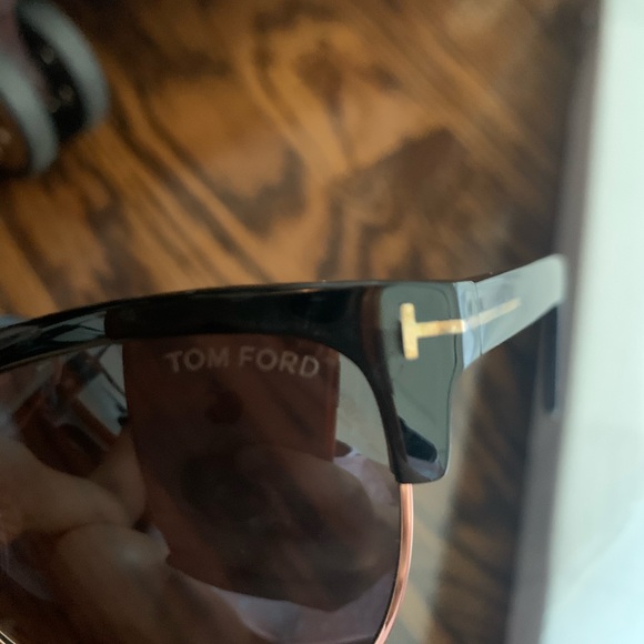 Tom Ford sunglasses model TF368 with case main image 7